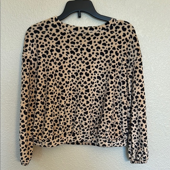 Girls leopard long sleeve velour top size medium (8). - Picture 1 of 5